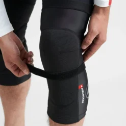 Genouillères Rooster 7 Genouillères Rooster -Sports Nautiques Magasin genouillere rooster race armou 3